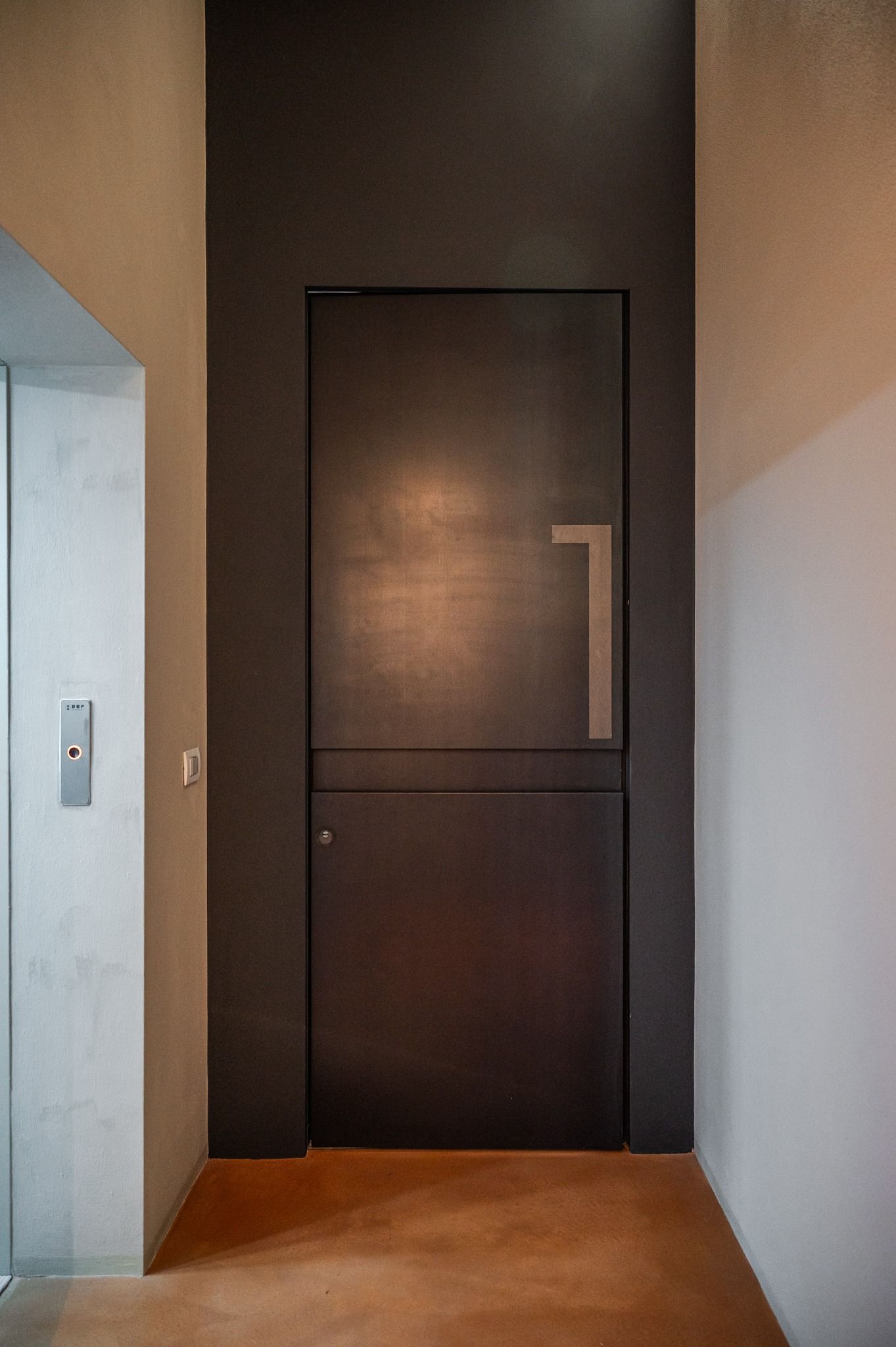 The private corridor leading to the residence door